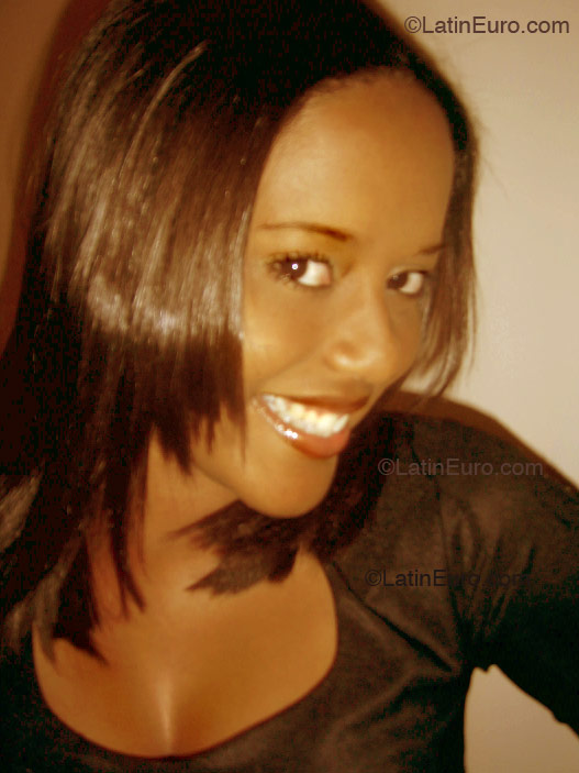 Date this hard body Brazil girl Taina from Serra B2057