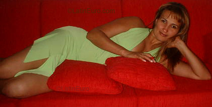 Date this pretty Brazil girl Mirian Cristina from Curitiba B2087