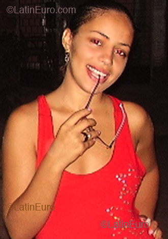 Date this voluptuous Brazil girl Elaine from  B2190