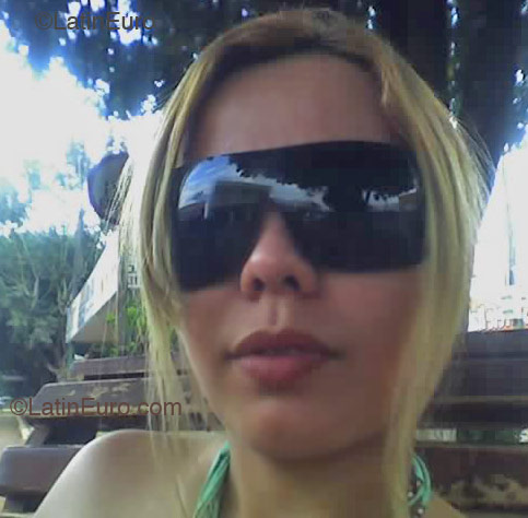 Date this hot Brazil girl Kelly from  B2200