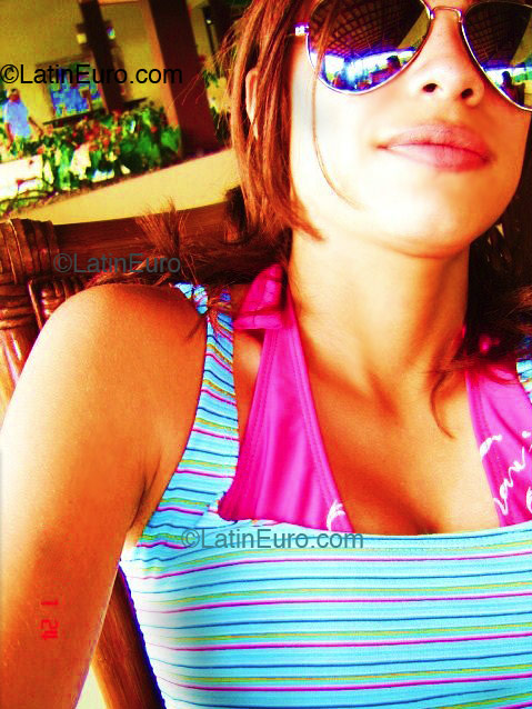 Date this cute Brazil girl Heloisa from Brasilia B2204
