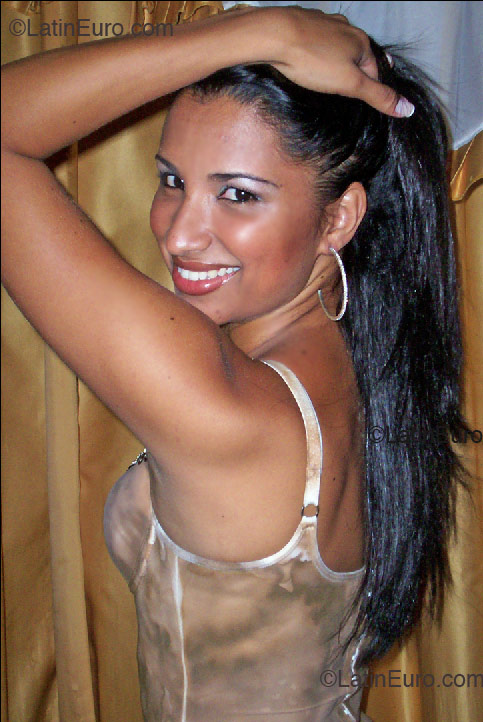 Date this athletic Brazil girl Alessandra from  B2337