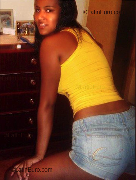 Date this tall Brazil girl Alline from RIO DE JANEIRO B2347