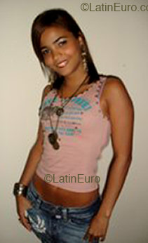 Date this voluptuous Brazil girl Tatiane- from  B2366