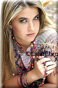 Date this happy Brazil girl Annelise from Aimores  B2458