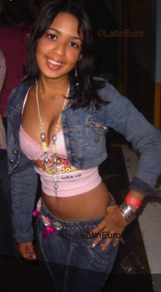 Date this funny Brazil girl Kelly from Salvador  B2474