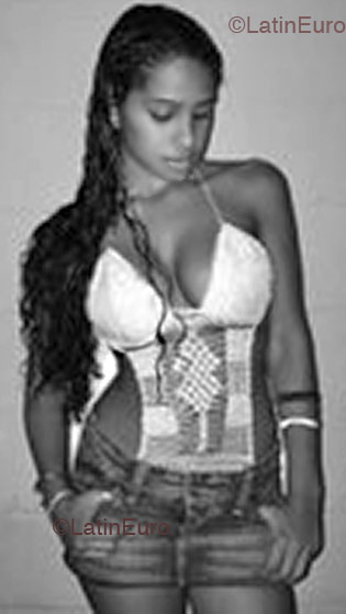 Date this stunning Brazil girl Adriana from Feira de Santana B2479