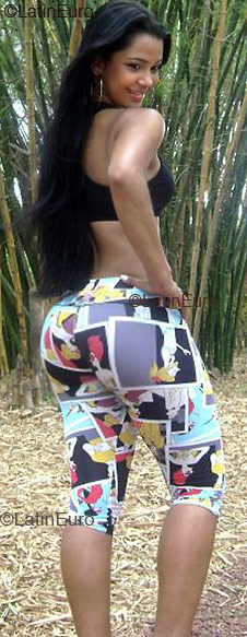 Date this sensual Brazil girl Paola from Salvador B2488