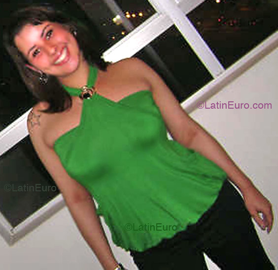 Date this good-looking Brazil girl Thais from Curitiba  B2513