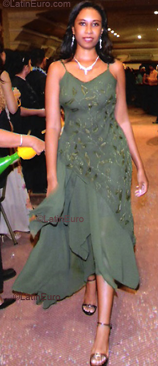 Date this foxy Brazil girl Cynara from BELEM B2569