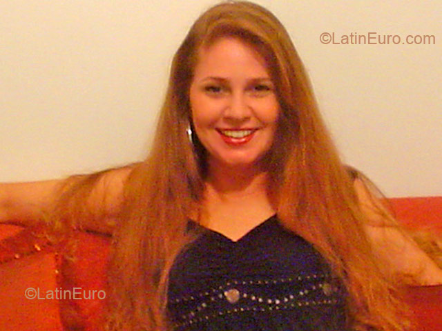 Date this lovely Brazil girl Raquel from SAO JOAO EVANGELISTA B2572