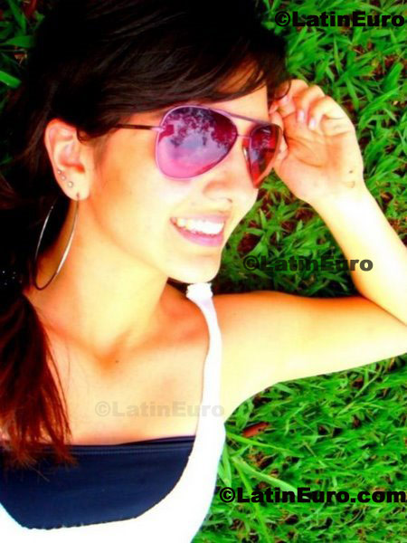 Date this nice looking Brazil girl Camila from Campina Grande B264