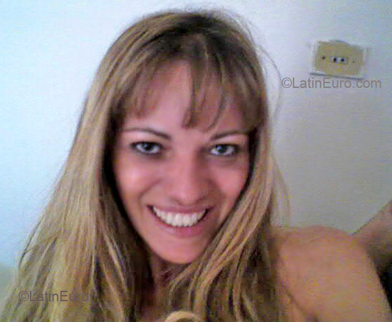 Date this happy Brazil girl Silvia from SAO PAULO B2665