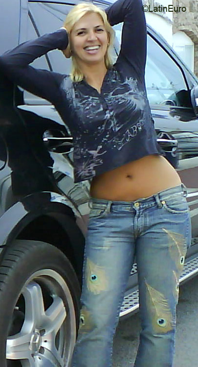 Date this hard body Brazil girl Sheylla from CARUARU B2693