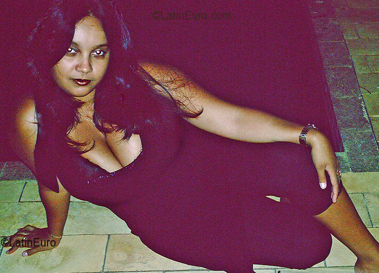 Date this sensual Brazil girl Vania from GOVERNADOR VALADARES B2696