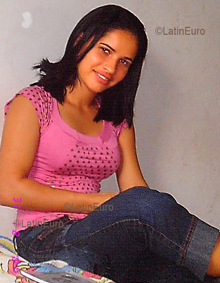 Date this charming Brazil girl Joelma from MARABA B2735