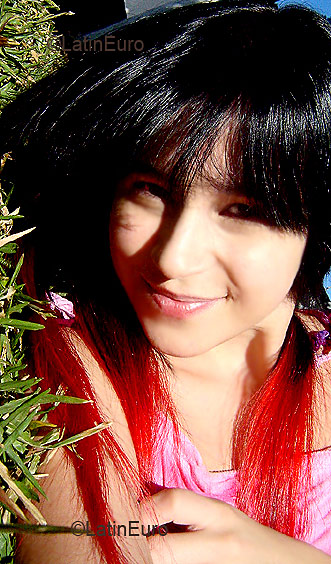 Date this gorgeous Brazil girl Flavia from CURITIBA B2787