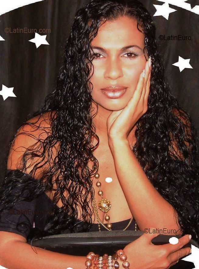 Date this hard body Brazil girl Luz from PETROLINA B2820