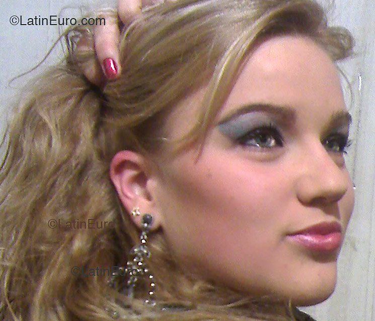 Date this hard body Brazil girl Priscila from SANTA CRUZ DO SUL B2889