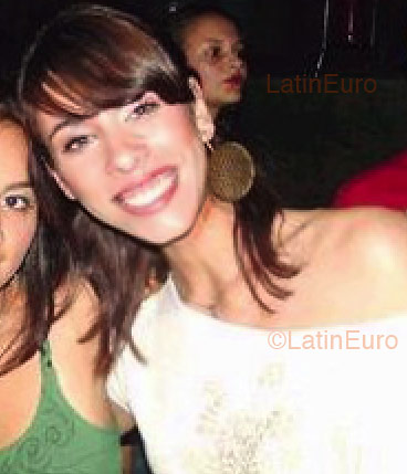 Date this stunning Brazil girl Tais from CURITIBA B2910