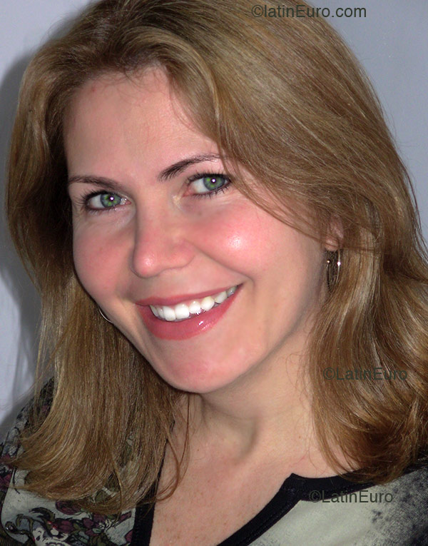 Date this passionate Brazil girl Rosinei from FLORIANOPOLIS B3021