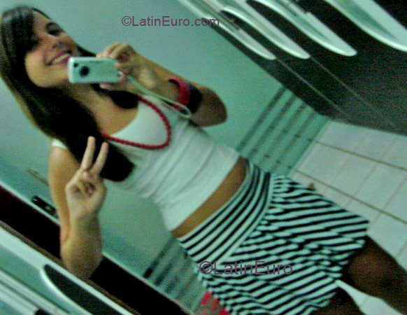Date this young Brazil girl Kelcy from  B3055