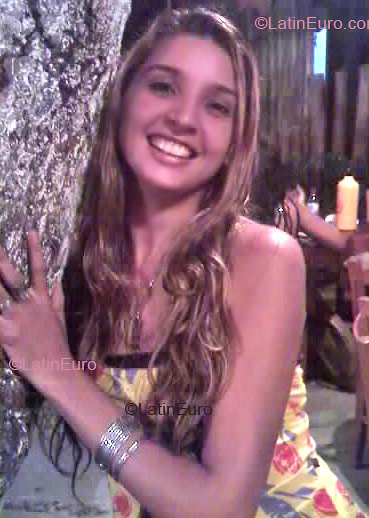 Date this gorgeous Brazil girl Cleyde from SALVADOR B3061