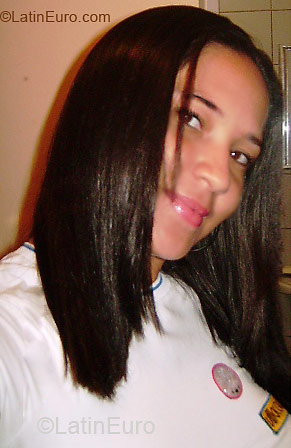 Date this hard body Brazil girl Carmen from TERESINA B3071