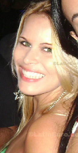 Date this charming Brazil girl Naiara from Divinopolis B31