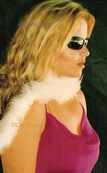 Date this sultry Brazil girl Geovana from  B3161