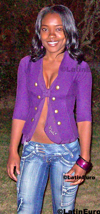 Date this hard body Brazil girl Silvana from Barra Mansa B318