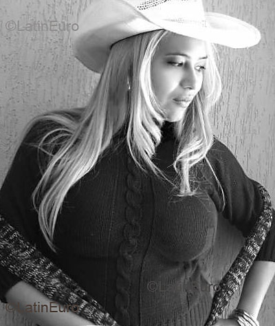 Date this hard body Brazil girl Adriana from GOIANIA B3243