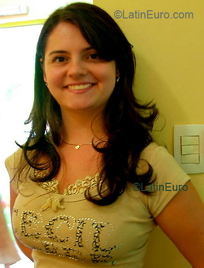 Date this nice looking Brazil girl Gisela from SAO CARLOS B3305