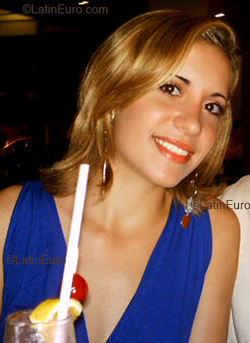 Date this nice looking Brazil girl Giovanna from CARIACICA B3321