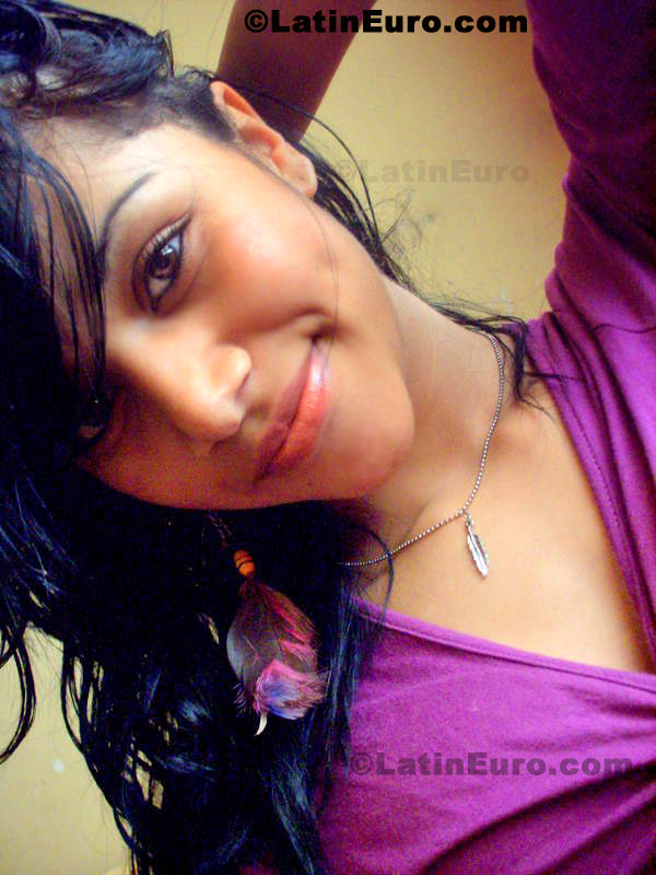 Date this pretty Brazil girl Mariana from Ibirite B340