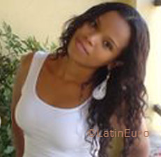 Date this nice looking Brazil girl Giovana from UBERABA B3489
