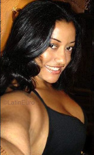 Date this nice looking Brazil girl Raissa from FORTALEZA B3537