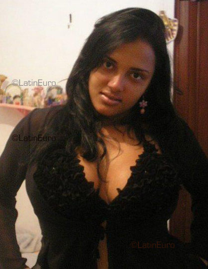 Date this beautiful Brazil girl Cristina from  B3562