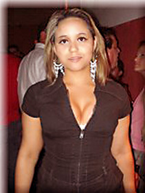 Date this happy Brazil girl Jaqueline from CASCAVEL B3646