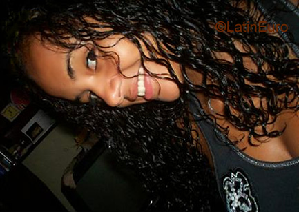 Date this gorgeous Brazil girl Laura from PORTO ALEGRE B3670