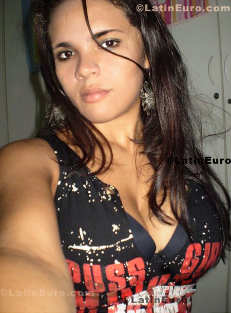 Date this nice looking Brazil girl Cinthia from Fortaleza B371