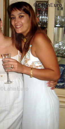 Date this voluptuous Brazil girl Paula from UBERLANDIA B3751