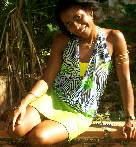 Date this sensual Brazil girl Elyana from SALVADOR B2351