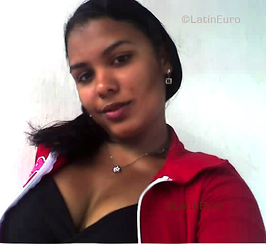 Date this nice looking Brazil girl Yallen from  B3816