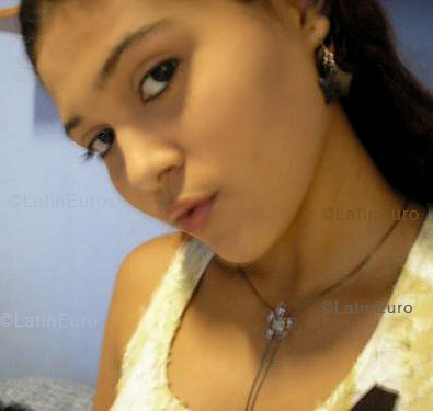 Date this nice looking Brazil girl Maria from MANAUS B3892