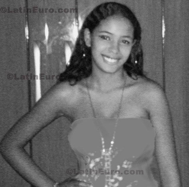 Date this nice looking Brazil girl Stefani from Igaracu Do Tiete B392