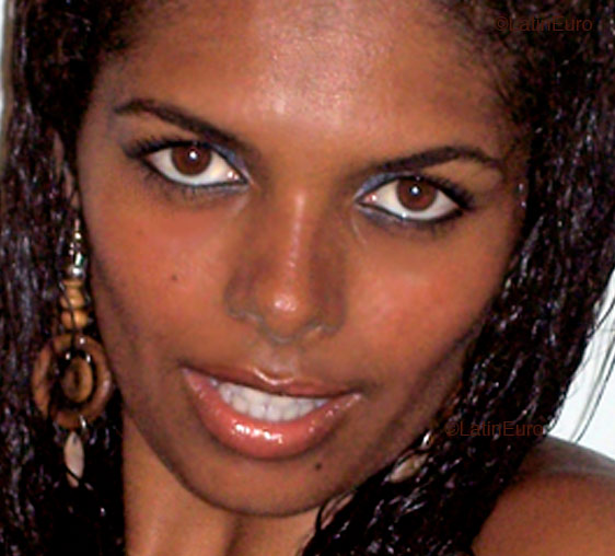 Date this happy Brazil girl Edvania Maria from RECIFE B4000
