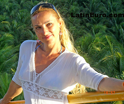 Date this athletic Brazil girl Nice from Rio de Janeiro B405