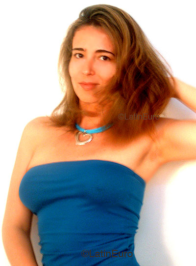 Date this attractive Brazil girl Claudia from RIO DE JANEIRO B4055