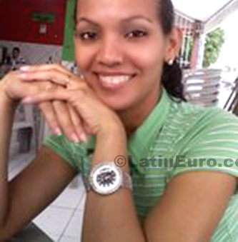 Date this good-looking Brazil girl Fernanda from Brazlandia B408